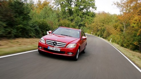 Voor het eerst gebruikt Mercedes-Benz de aanduiding Estate in het gamma en wordt de term combi dus overboord gezet om de stationwagen van de C-klasse aan te duiden. Maar gelukkig is het comfort in de 