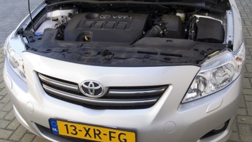 De Toyota Corolla moest aanvankelijk wijken voor de hatchback Auris, die beter op de West-Europese wensen is toegesneden. Maar nu is de Corolla als sedan toch weer terug en hij is beter dan ooit.