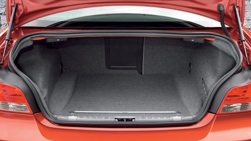 BMW maakt ernst met de uitbreiding van de 1-serie. Na de komst van de driedeurs hatchback eerder dit jaar, is het nu tijd voor een tweedeurs coup en ook een cabriolet is al aangekondigd. Nieuwe, zuin