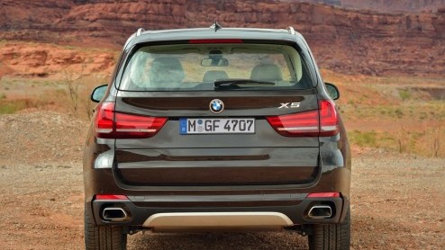 Nieuwe BMW X5 vanaf 16 november 2013 in de showroom vanaf 68.200 euro. Voor het eerst ook met achterwielaandrijving en viercilinderdiesel.