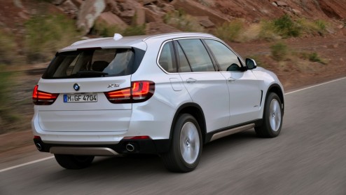 Nieuwe BMW X5 vanaf 16 november 2013 in de showroom vanaf 68.200 euro. Voor het eerst ook met achterwielaandrijving en viercilinderdiesel.