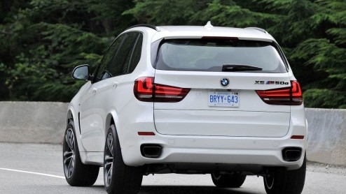 Ook van de nieuwe BMW X5 komt weer een M50d-versie. Sterker nog, het topmodel arriveert tegelijk met de nieuwe X5 op 16 november in ons land. Een prijs is nog niet bekend.