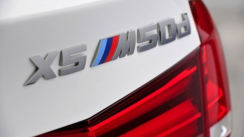 Ook van de nieuwe BMW X5 komt weer een M50d-versie. Sterker nog, het topmodel arriveert tegelijk met de nieuwe X5 op 16 november in ons land. Een prijs is nog niet bekend.