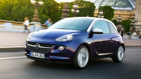 Enkele maanden geleden konden we op het testterrein van Opel in Rsselsheim voorproeven aan nieuwe Opel motoren- en bakcombinaties. Een nieuwe, aluminium 1.0 liter driecilinder bijt het spit af.
