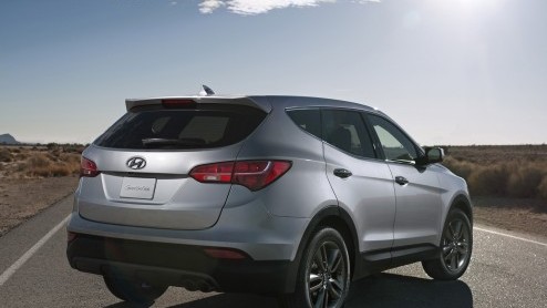 Hyundai heeft de prijslijsten gedrukt van de nieuwe Sante Fe. De SUV is groter, luxer en schoner dan zijn voorganger. De derde generatie Santa Fe moet minimaal 38.995 euro opbrengen.