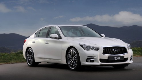 Infiniti Q50 is vanaf nu te bestellen en kost 45.280 euro. Rijden kan na de zomer.
