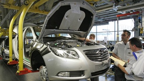 Opel ondersteunt productoffensief met aannemen van 350 nieuwe ingenieurs. Moet bijdragen aan komst 23 nieuwe modellen en 13 nieuwe motoren tot en met 2016.