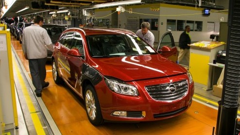 Opel ondersteunt productoffensief met aannemen van 350 nieuwe ingenieurs. Moet bijdragen aan komst 23 nieuwe modellen en 13 nieuwe motoren tot en met 2016.