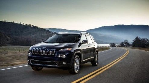 Nieuwe Jeep Cherokee krijgt gezicht, voorafgaand aan de New York Auto Show.