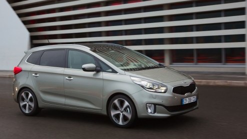 Autotest nieuwe Kia Carens, een MPV met standaard zevenzitplaatsen en verrassend goed rijgedrag.