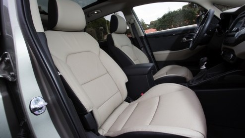 Autotest nieuwe Kia Carens, een MPV met standaard zevenzitplaatsen en verrassend goed rijgedrag.