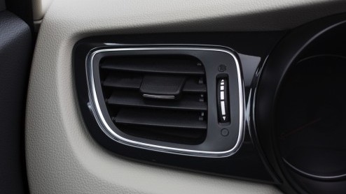 Autotest nieuwe Kia Carens, een MPV met standaard zevenzitplaatsen en verrassend goed rijgedrag.