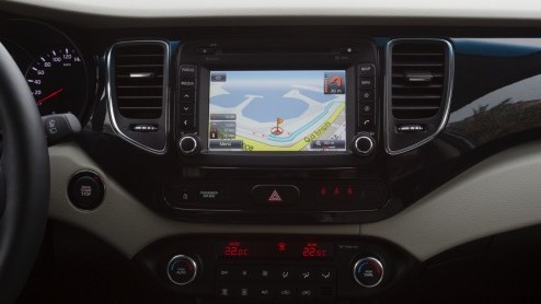 Autotest nieuwe Kia Carens, een MPV met standaard zevenzitplaatsen en verrassend goed rijgedrag.