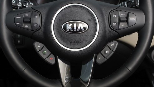 Autotest nieuwe Kia Carens, een MPV met standaard zevenzitplaatsen en verrassend goed rijgedrag.