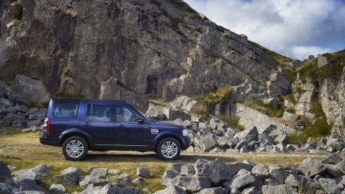 Land Rover Discovery modeljaar 2014 gaat naar de showroom. De Discovery kan rekenen op een nieuwe V6 Supercharged, uiterlijke updates en meer comfort- en veiligheidssystemen.