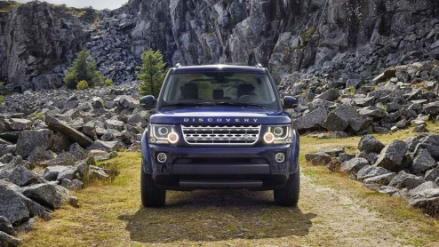 Land Rover Discovery modeljaar 2014 gaat naar de showroom. De Discovery kan rekenen op een nieuwe V6 Supercharged, uiterlijke updates en meer comfort- en veiligheidssystemen.