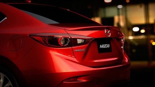 Nieuwe 2013 Mazda3 ook leverbaar als Sedan. Hybridevariant zit in de geruchtenmolen.