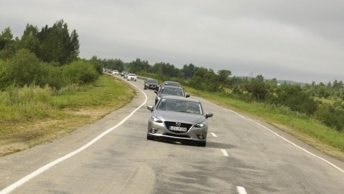 Nieuwe Mazda3 rijdt van zijn roots naar de IAA Frankfurt in Mazda Route3  Hiroshima to Frankfurt Challenger Tour 2013 .