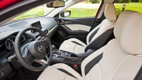Nieuwe Mazda3 wordt leverbaar vanaf 22.190 euro. Standaarduitrusting relatief compleet. Diesel en benzine met 20% bijtelling. Eind oktober in de showroom.