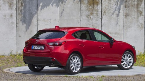 Nieuwe Mazda3 wordt leverbaar vanaf 22.190 euro. Standaarduitrusting relatief compleet. Diesel en benzine met 20% bijtelling. Eind oktober in de showroom.