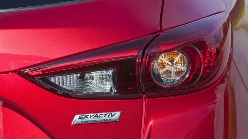 Nieuwe Mazda3 wordt leverbaar vanaf 22.190 euro. Standaarduitrusting relatief compleet. Diesel en benzine met 20% bijtelling. Eind oktober in de showroom.