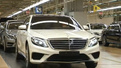 Ook de nieuwe Mercedes S63 AMG is geen geheim meer. De fabrikant heeft de gepeperde versie per ongeluk door het beeld laten rollen tijdens een promotiefilmpje van het merk.
