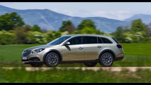 Opel introduceert Insignia Country Tourer als stoere variant van de Sports Tourer. Debuut op IAA Frankfurt in september.