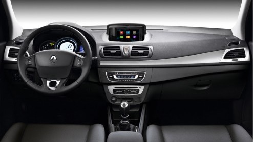 Renault vervangt de 1.4 liter TCe-motor door een nieuwe 1.2 liter TCe met 130 pk, meer koppel en gunstigere verbruikscijfers. Dat resulteert in een prijsverlaging en 20% bijtelling.