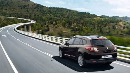 Renault vervangt de 1.4 liter TCe-motor door een nieuwe 1.2 liter TCe met 130 pk, meer koppel en gunstigere verbruikscijfers. Dat resulteert in een prijsverlaging en 20% bijtelling.
