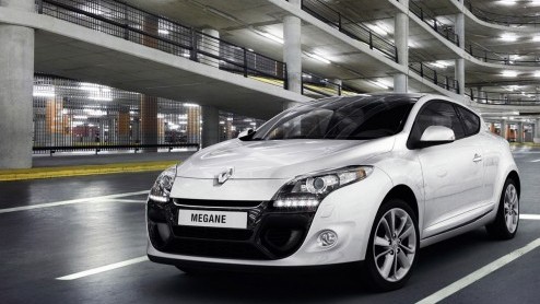 Renault vervangt de 1.4 liter TCe-motor door een nieuwe 1.2 liter TCe met 130 pk, meer koppel en gunstigere verbruikscijfers. Dat resulteert in een prijsverlaging en 20% bijtelling.