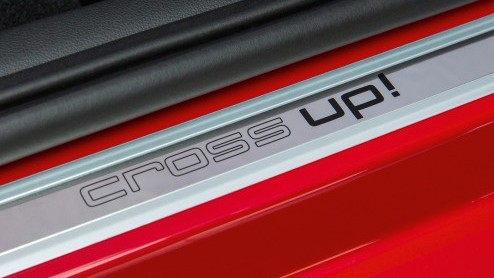 Volkswagen cross up is nu te bestellen bij de dealer maar staat vanaf november in de showroom. Prijzen beginnen bij 14.260 euro.
