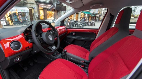 Volkswagen cross up is nu te bestellen bij de dealer maar staat vanaf november in de showroom. Prijzen beginnen bij 14.260 euro.