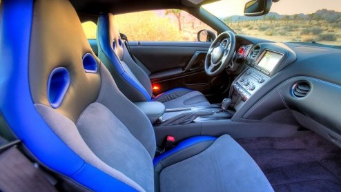 Volgens het doorgaans welingelichte Auto Express wordt de Nissan GT-R Nismo een waar acceleratiekanon. De sprint van 0-60 mph (96 km/u) zou slechts 2 seconden in beslag nemen.