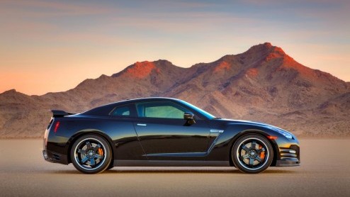 Volgens het doorgaans welingelichte Auto Express wordt de Nissan GT-R Nismo een waar acceleratiekanon. De sprint van 0-60 mph (96 km/u) zou slechts 2 seconden in beslag nemen.