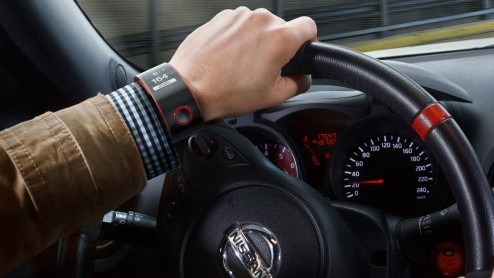 Nissan komt met een heuse smartwatch. De Nismo Watch Concept is een intelligent horloge dat de prestaties van zowel de auto als de bestuurder registreert.