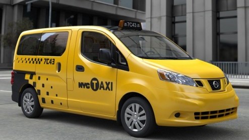 De brandstofslurpende Ford Crown Victoria taxis verdwijnen vanaf 2013 langzaam uit het straatbeeld van New York. De yellow cab wordt vervangen door een schonere Nissan MPV op basis van de NV200.