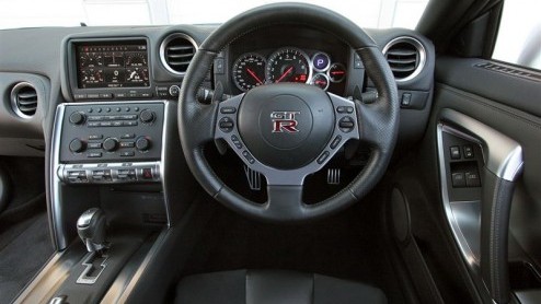 Met de Autosalon van Genve in aantocht zijn de introductie- plannen van Nissan ook bekend geworden. Het Japanse automerk presenteert naast hun nieuwe SUV, de Murano, ook de sportieve GT-R aan Europa.