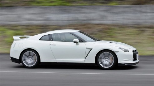 Met de Autosalon van Genve in aantocht zijn de introductie- plannen van Nissan ook bekend geworden. Het Japanse automerk presenteert naast hun nieuwe SUV, de Murano, ook de sportieve GT-R aan Europa.