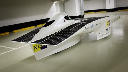 Op 21 oktober gaat het Nuon Solar Team van start in de Panasonic World Solar Challenge. Ze gooien alles in de strijd met hun handgebouwde Nuna 4 zonneauto, om voor de vierde maal de overwinning te beh