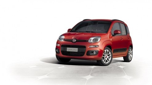 Begin volgend jaar staat de nieuwe Fiat Panda bij de dealer. De importeur heeft alvast de vanafprijs van deze derde generatie bekend gemaakt: 9290 euro. De aardgas en 4x4-versie volgen kort na de intr