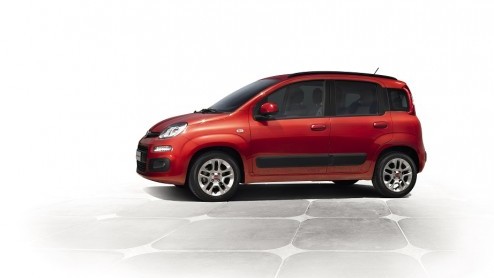 Begin volgend jaar staat de nieuwe Fiat Panda bij de dealer. De importeur heeft alvast de vanafprijs van deze derde generatie bekend gemaakt: 9290 euro. De aardgas en 4x4-versie volgen kort na de intr