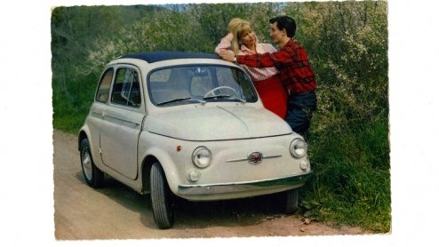 Wanneer je iemand vraagt om een aantal autos te noemen van vroeger, dan komt men al gauw met de Lelijke Eend, Fiat 500, de Kever en Dafjes op de proppen. Geen wonder, het zijn historierijke klassie