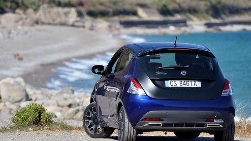 Lancia Ypsilon S Momodesign in navolging van Delta S Momodesign naar de dealer. Rijtest volgt!