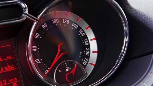 De Opel Adam is nu ook leverbaar met Siri-spraakbesturing. Autotest met de Adam 1.4 Glam voorzien van Intellink met Siri.