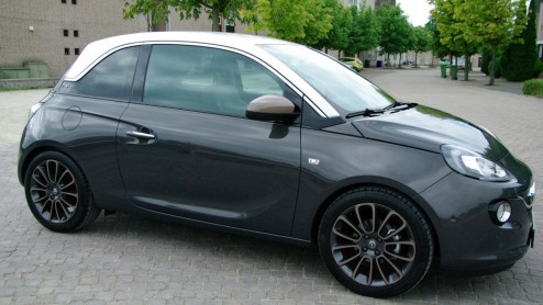 De Opel Adam is nu ook leverbaar met Siri-spraakbesturing. Autotest met de Adam 1.4 Glam voorzien van Intellink met Siri.