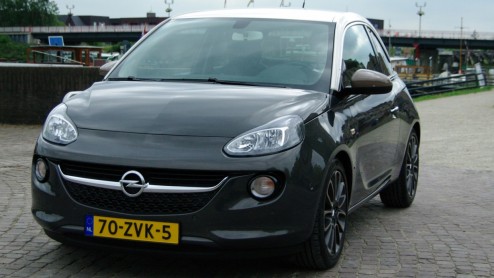 De Opel Adam is nu ook leverbaar met Siri-spraakbesturing. Autotest met de Adam 1.4 Glam voorzien van Intellink met Siri.