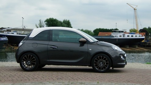 De Opel Adam is nu ook leverbaar met Siri-spraakbesturing. Autotest met de Adam 1.4 Glam voorzien van Intellink met Siri.