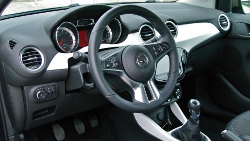 De Opel Adam is nu ook leverbaar met Siri-spraakbesturing. Autotest met de Adam 1.4 Glam voorzien van Intellink met Siri.