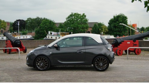 De Opel Adam is nu ook leverbaar met Siri-spraakbesturing. Autotest met de Adam 1.4 Glam voorzien van Intellink met Siri.