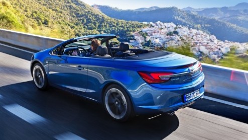 Autotest Opel Cascada, de nieuwe grote en luxe cabriolet van Opel, als opvolger van de Astra TwinTop. Verkrijgbaar met de nieuwe 1.6 SIDI turbomotor.